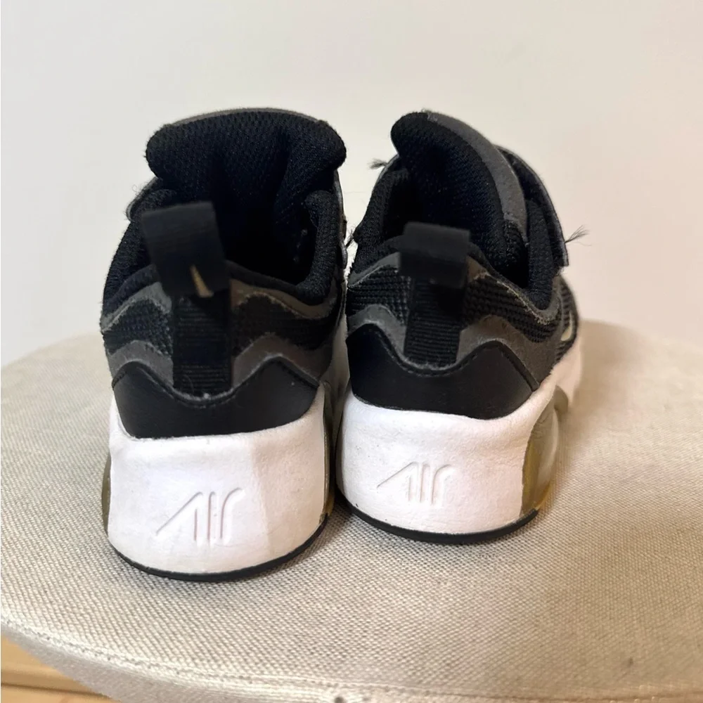 NIKE AIR MAX 200 Toddler Black and Gold Sneakers (US 6) - Picture 5 of 6